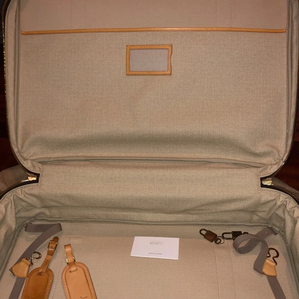 60 Louis Vuitton monogram satellite - Picture 2 of 8